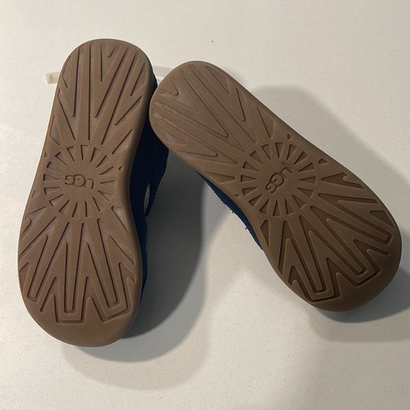 UGG Delta closed toe sandals Size 12 s/n 1117242T - Picture 3 of 4